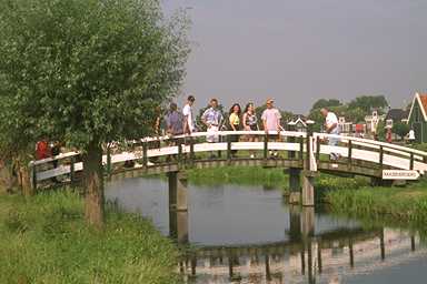 Windmühlenbesuch - auf der Brücke