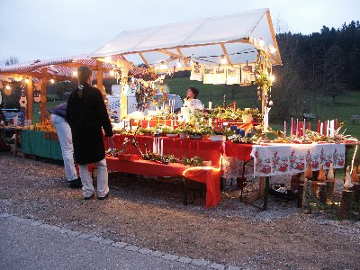 Daniela hinter dem Stand (weiss)