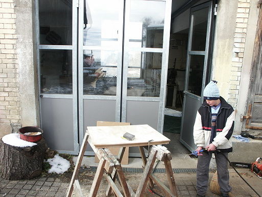 Experiment Druckluft ins Holzsägemehl blasen ...