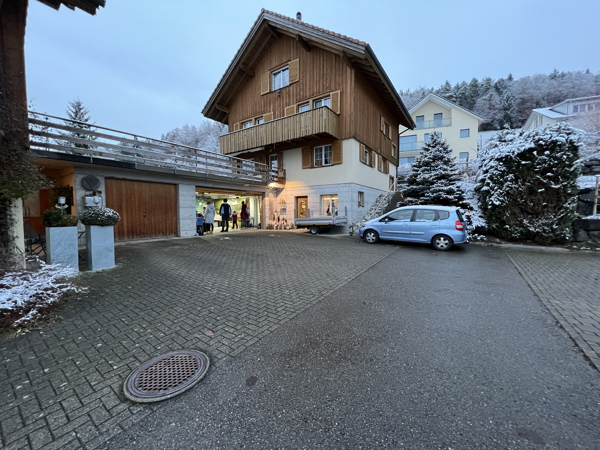 Impressionen vom Weihnachtsmarkt 2021 in der Garage Tufertschwil