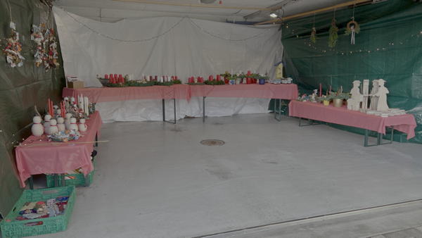 Impressionen vom Weihnachtsmarkt 2024 in unserer Garage in Tufertschwil