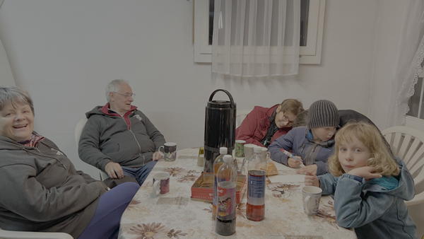 Impressionen vom Weihnachtsmarkt 2024 in unserer Garage in Tufertschwil