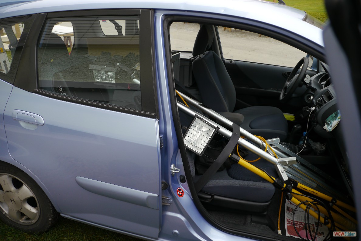 P1050882 - Elektroauto mal anders - Auto voll Kabel und Scheinwerfer. Danke H√ºgi f√ºr die Scheinwerfer!